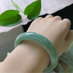 Natural Grade A Type Jadeite Burmese Jade bracelet